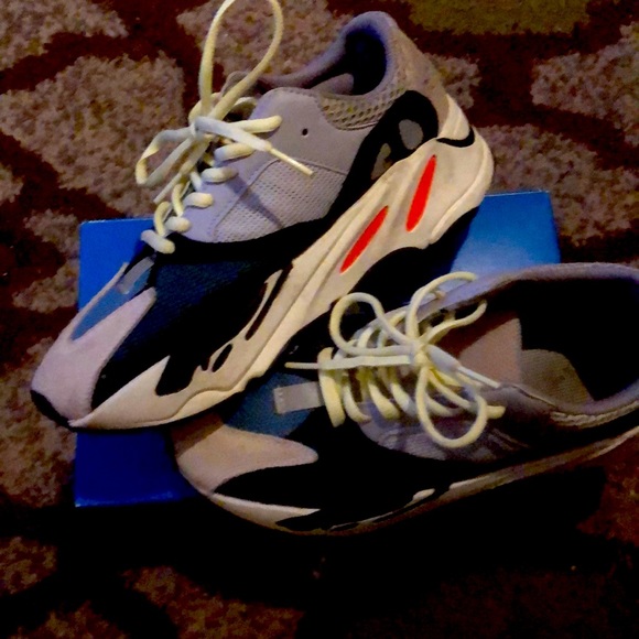 Yeesy Boost 700 wave runner size 5 - Picture 2 of 4